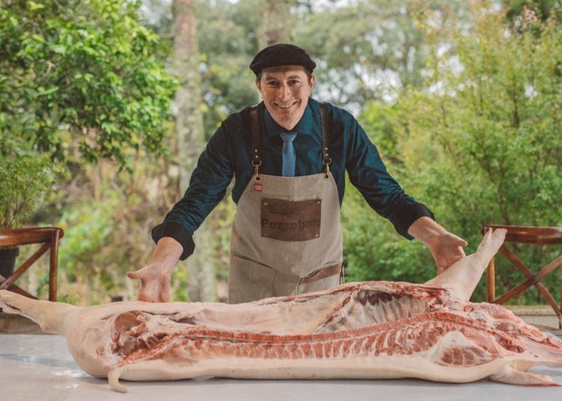 Alimenta 2025 tem aula show com especialista em cortes suínos